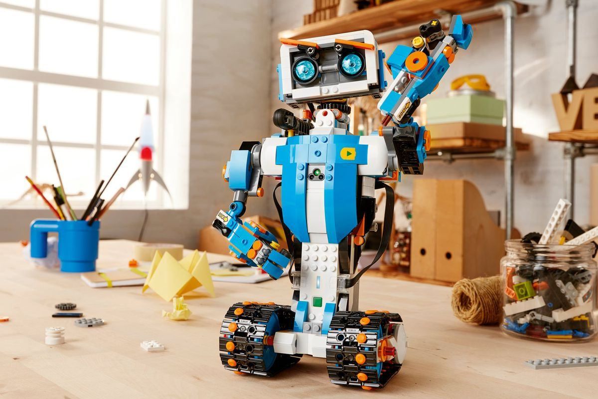   Занятия на наборах Lego Mindstorm Education NXT.
